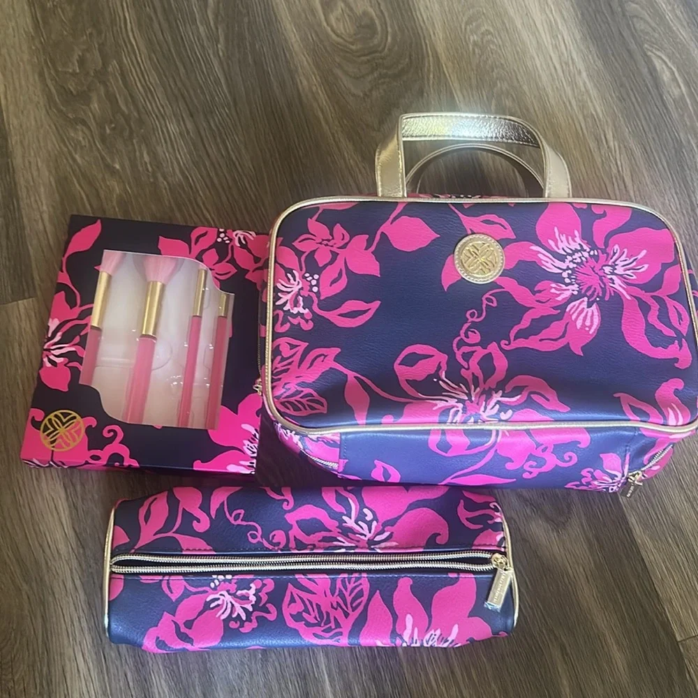 New Lilly Pulitzer Makeup Bag and Matching Case with Makeup Brushes